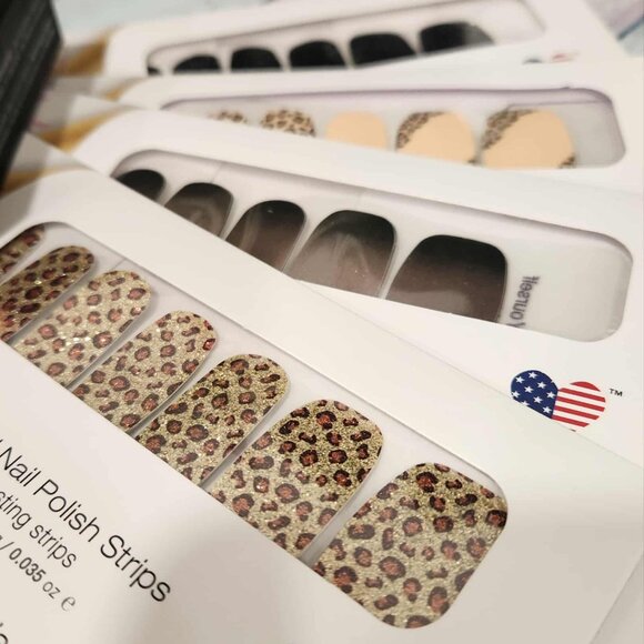 Retired Color Street Nail Strip and Lipstick Bundle - Picture 7 of 8